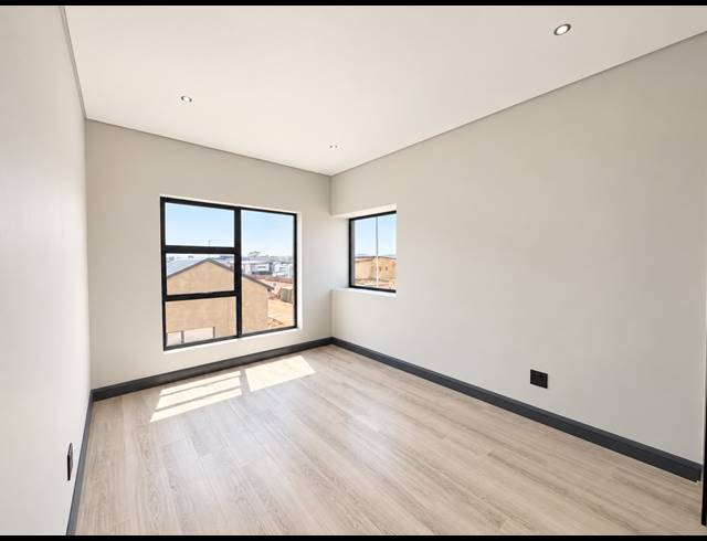 4 BEDROOM FREEHOLD FOR SALE IN FOUNTAINBROOK ESTATE